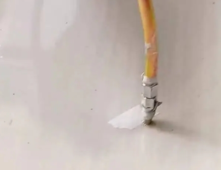 雨湖瓷砖空鼓维修公司专业解答在瓷砖铺贴过程中，如果使用的砂料过粗（如全部使用了粗砂），可能会导致以下问题